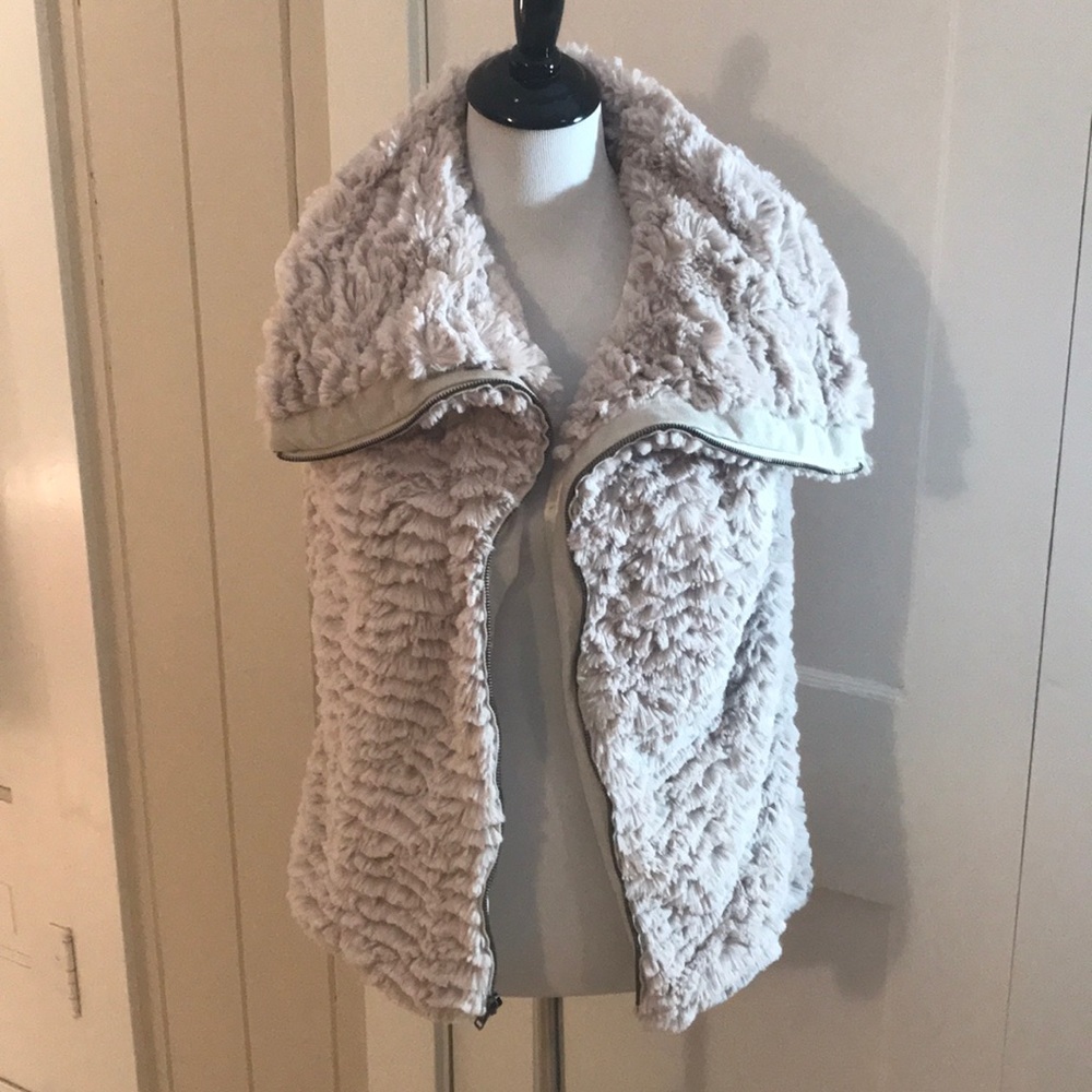 Kate & Mallory Super soft faux fur vest